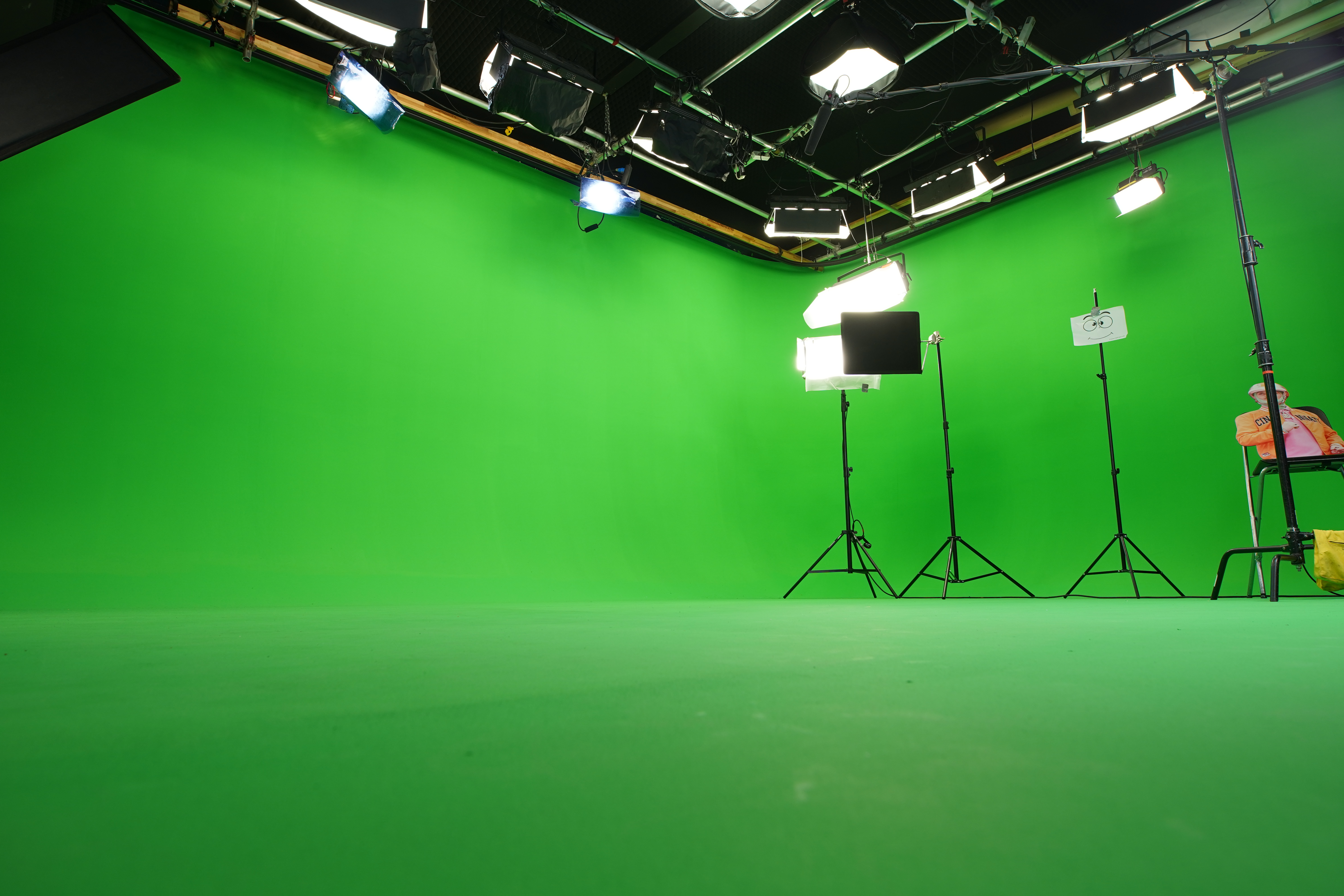 Greenscreen Studio with illumination equipment